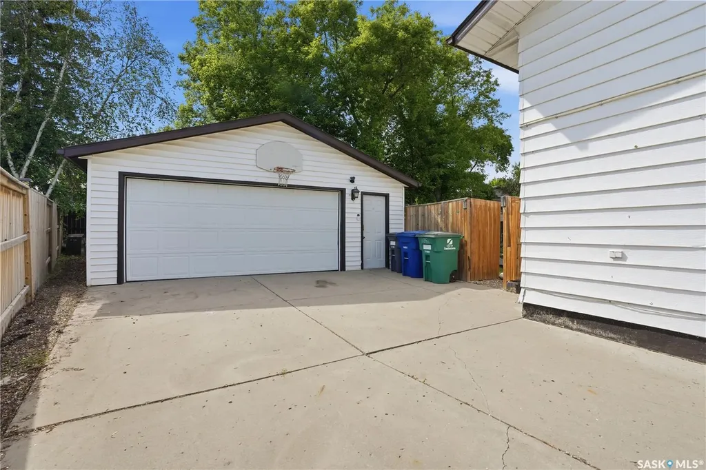 135 Penryn Crescent Saskatoon SK S7H 5G3