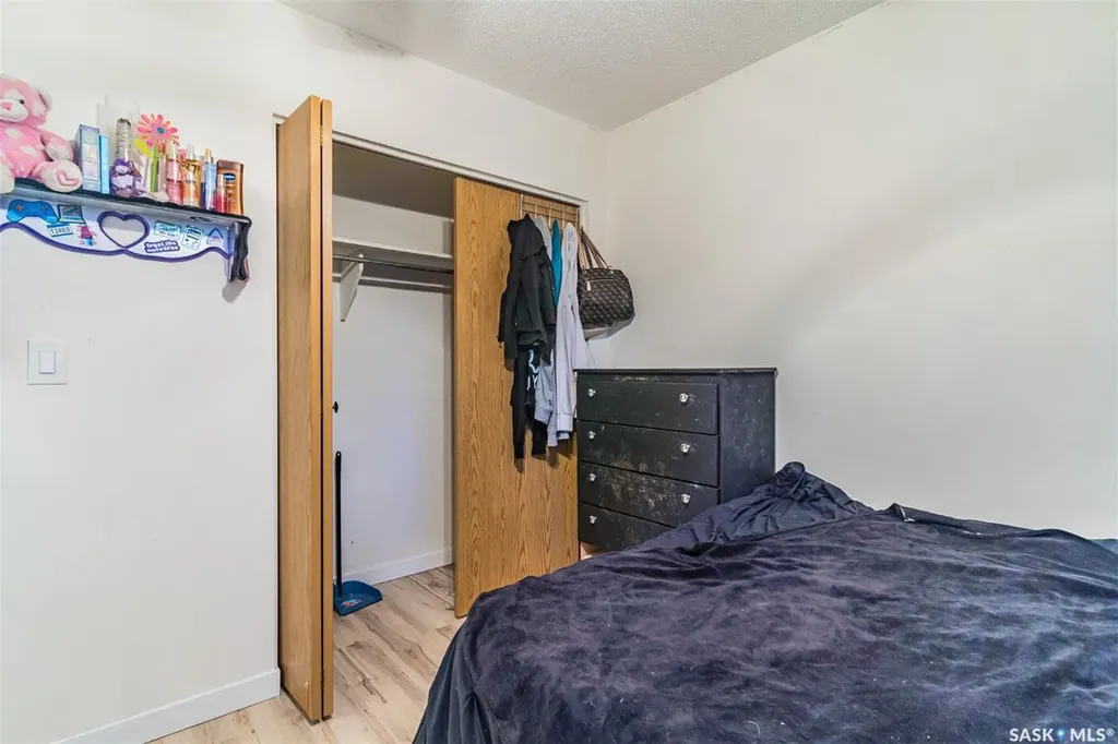 837 Kingsmere Boulevard Saskatoon SK S7J 4C4
