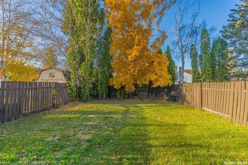 837 Kingsmere Boulevard Saskatoon SK S7J 4C4