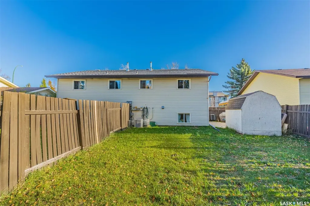 837 Kingsmere Boulevard Saskatoon SK S7J 4C4
