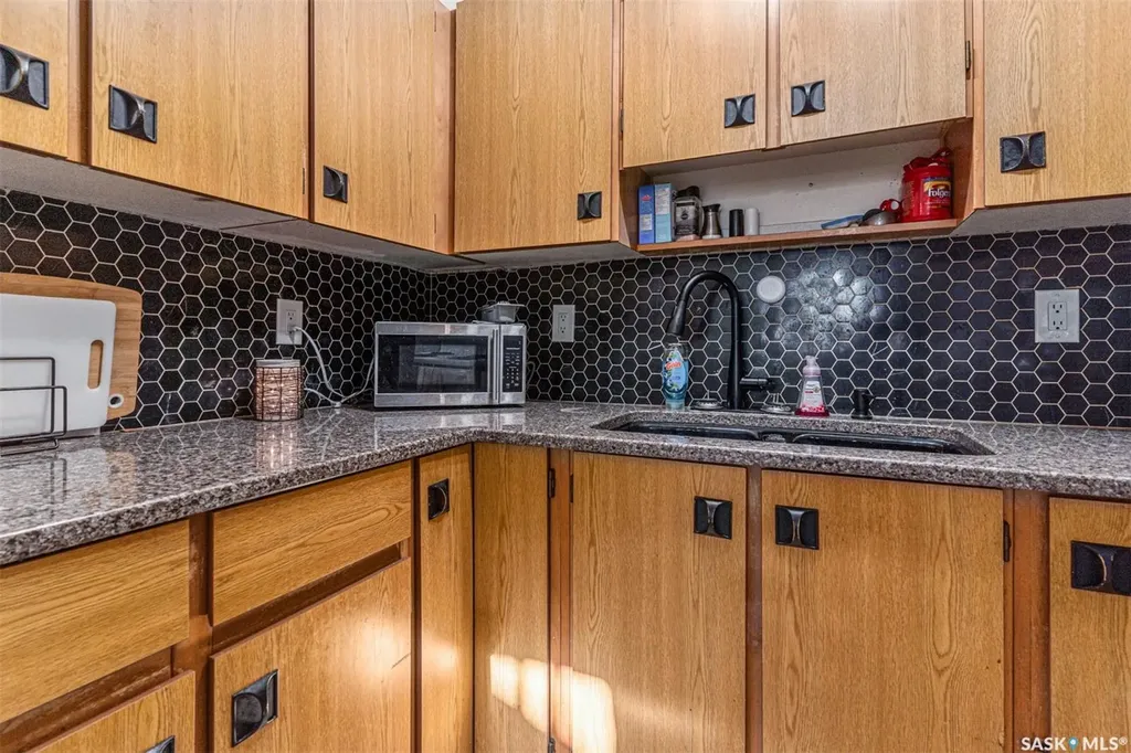 837 Kingsmere Boulevard Saskatoon SK S7J 4C4