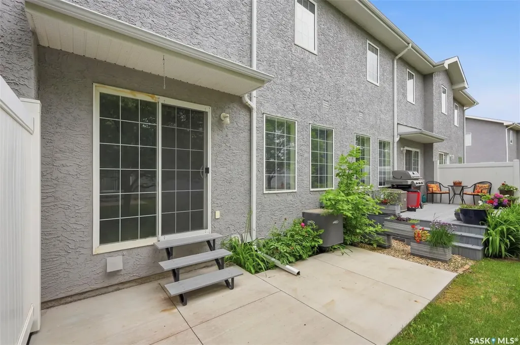 425 Bayfield Crescent Saskatoon SK S7V 1E6
