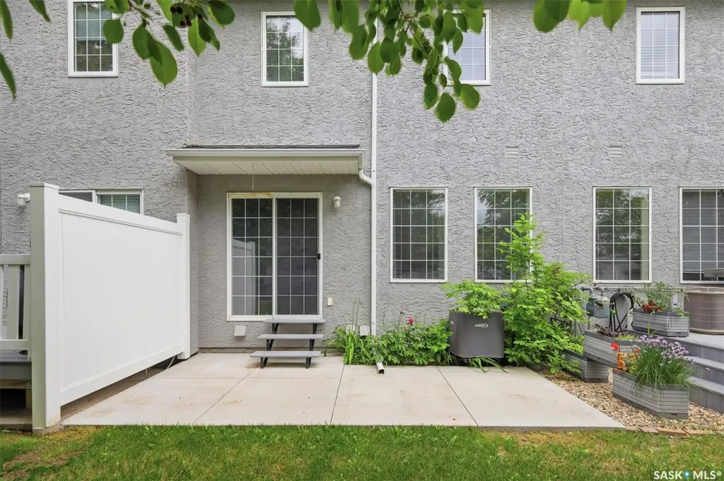 425 Bayfield Crescent Saskatoon SK S7V 1E6