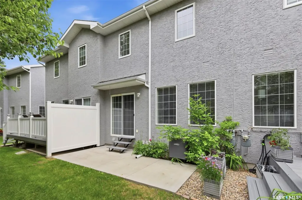 425 Bayfield Crescent Saskatoon SK S7V 1E6