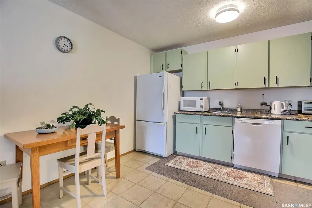 2406 Heseltine Road Regina SK S4V 1N9