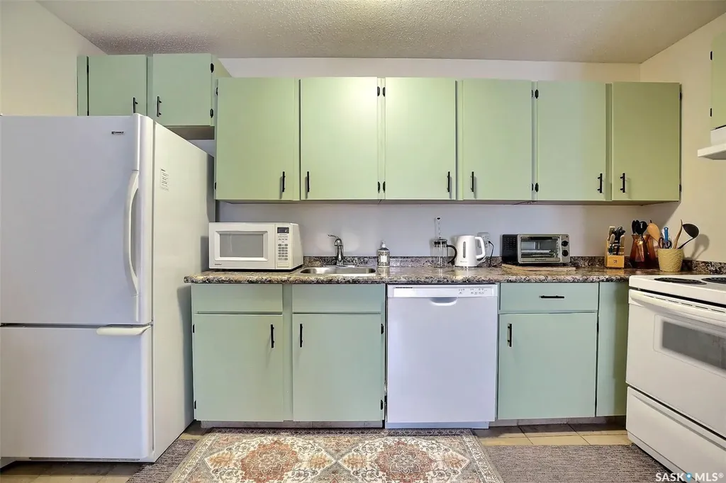 2406 Heseltine Road Regina SK S4V 1N9