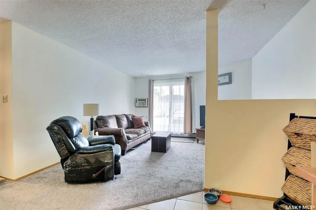 2406 Heseltine Road Regina SK S4V 1N9