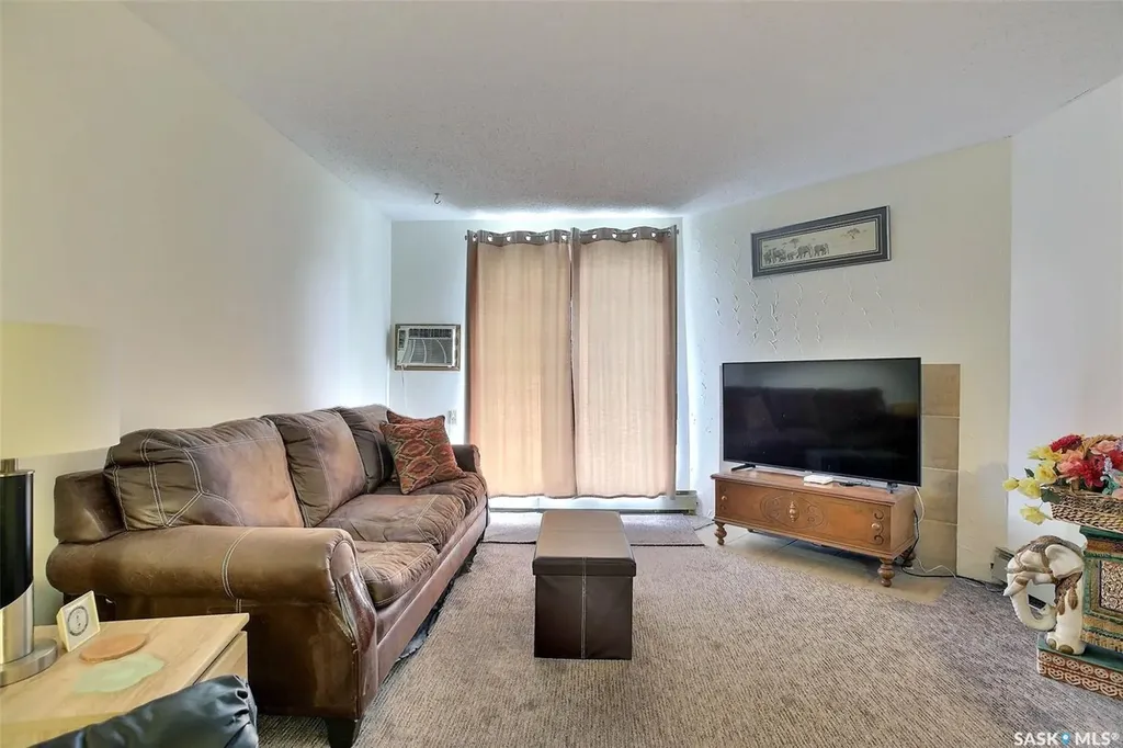 2406 Heseltine Road Regina SK S4V 1N9