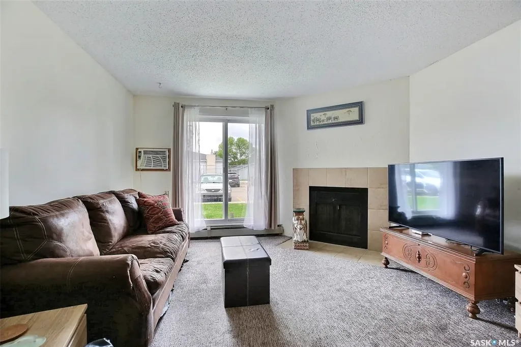 2406 Heseltine Road Regina SK S4V 1N9