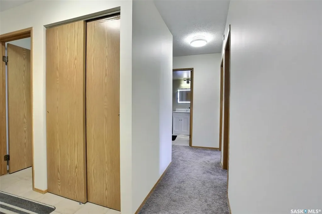 2406 Heseltine Road Regina SK S4V 1N9