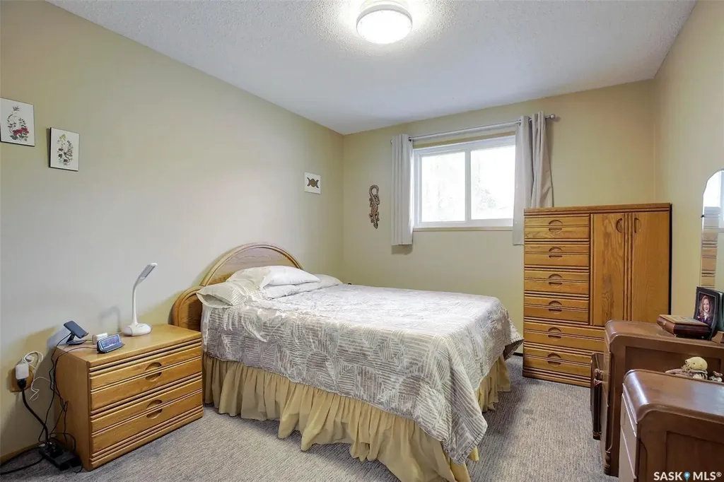 2406 Heseltine Road Regina SK S4V 1N9