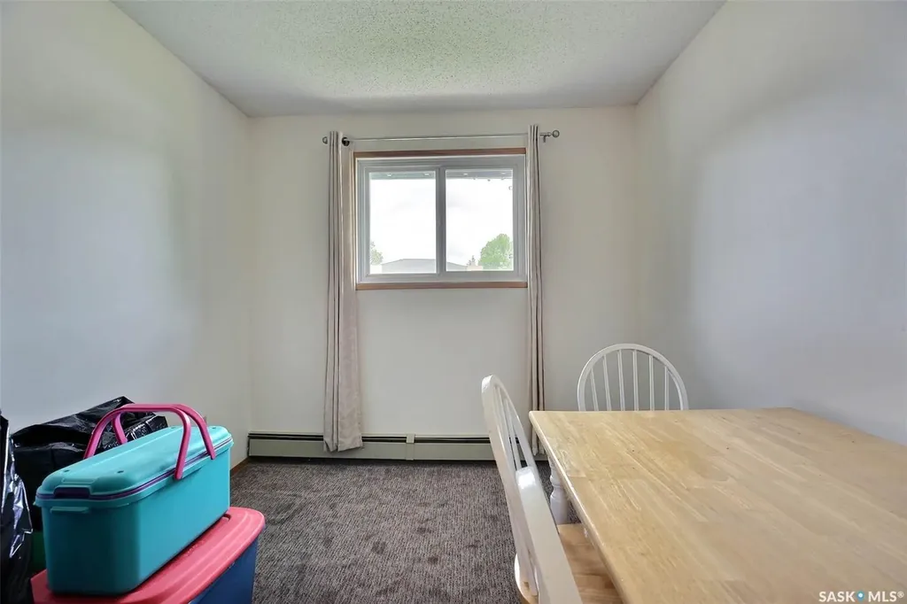 2406 Heseltine Road Regina SK S4V 1N9