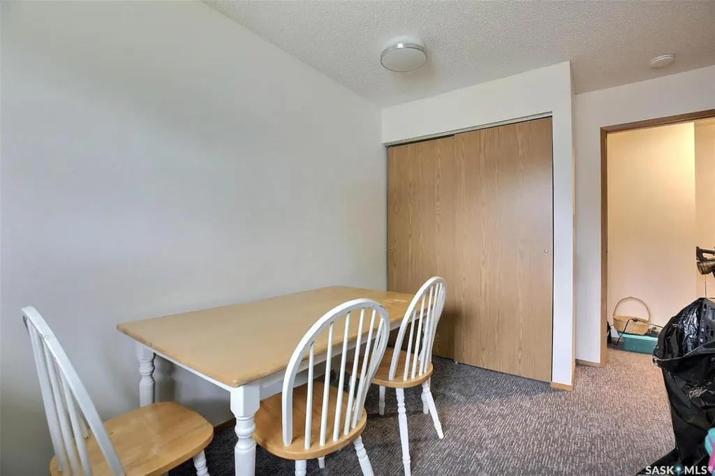 2406 Heseltine Road Regina SK S4V 1N9