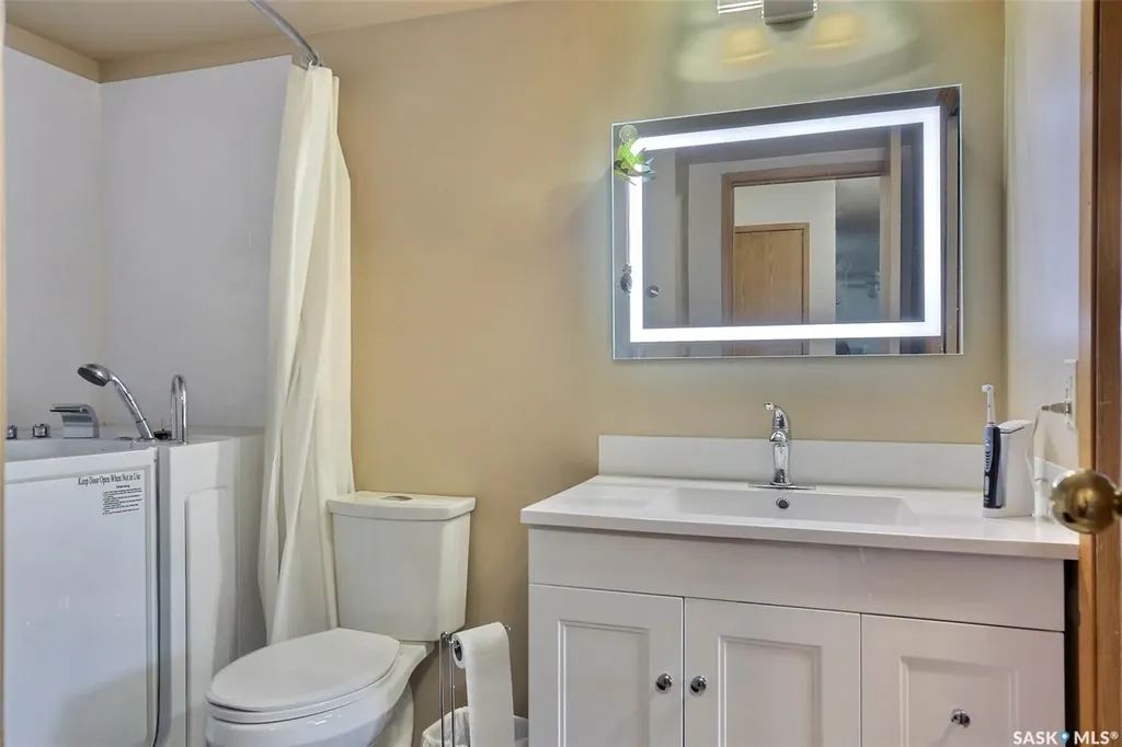 2406 Heseltine Road Regina SK S4V 1N9