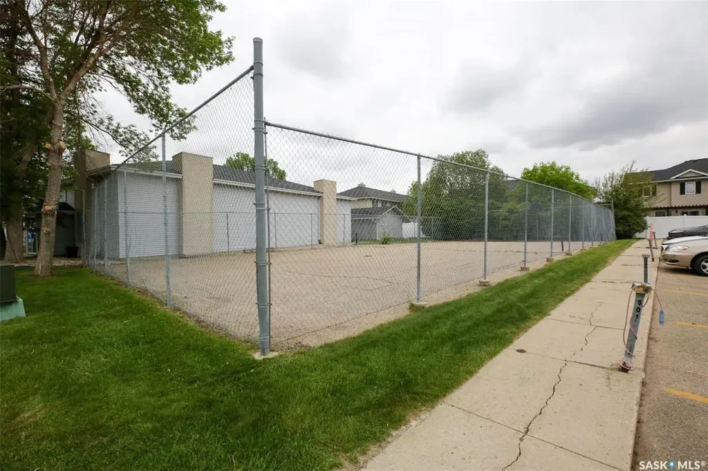 2406 Heseltine Road Regina SK S4V 1N9