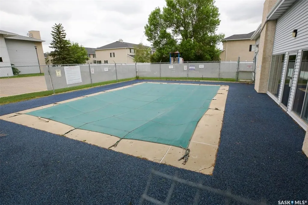 2406 Heseltine Road Regina SK S4V 1N9