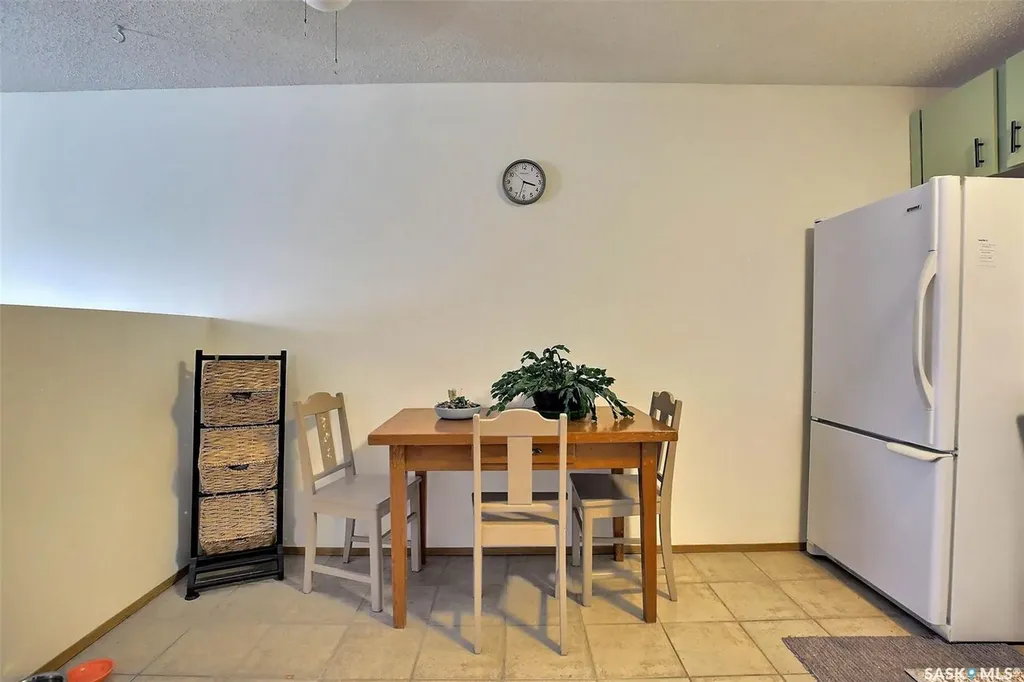 2406 Heseltine Road Regina SK S4V 1N9