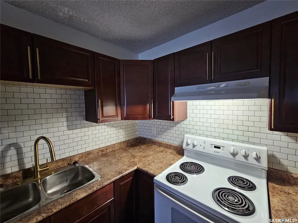 512 4th Avenue N Saskatoon SK S7K 2M7