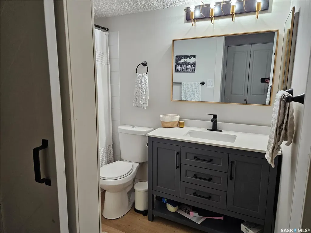 512 4th Avenue N Saskatoon SK S7K 2M7