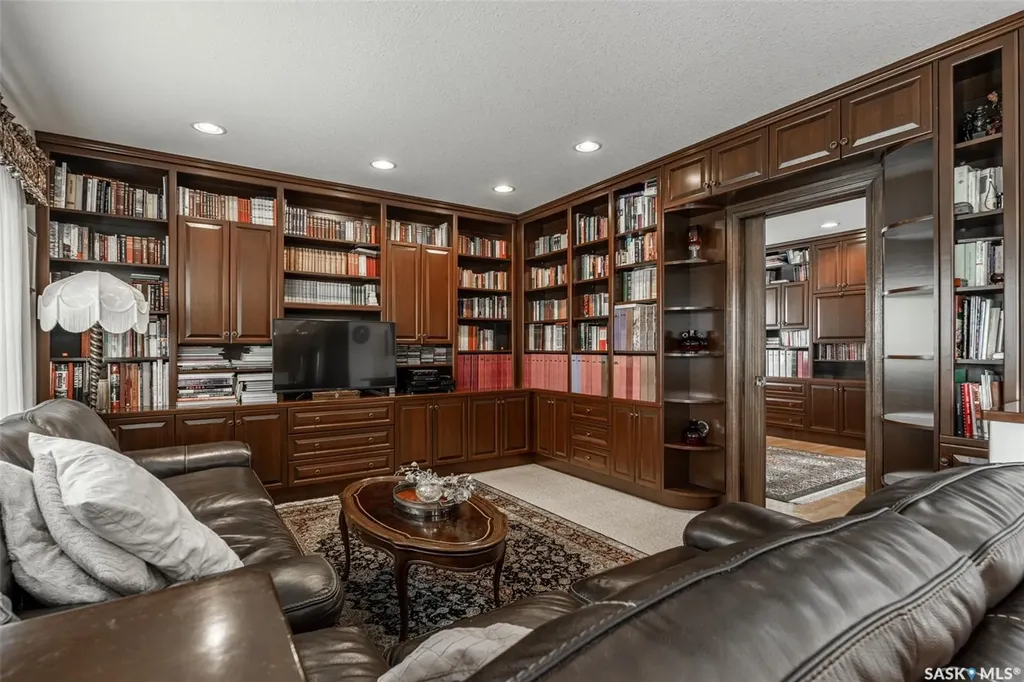 811 Braeside View Saskatoon SK S7V 1A7