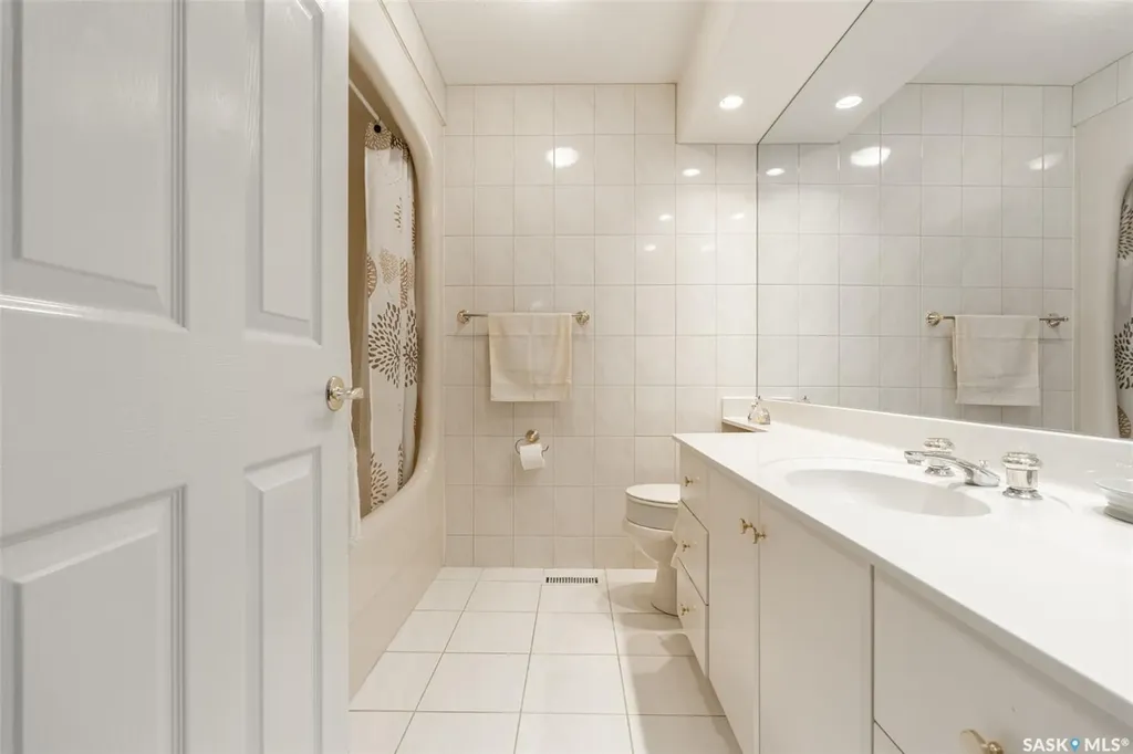 811 Braeside View Saskatoon SK S7V 1A7