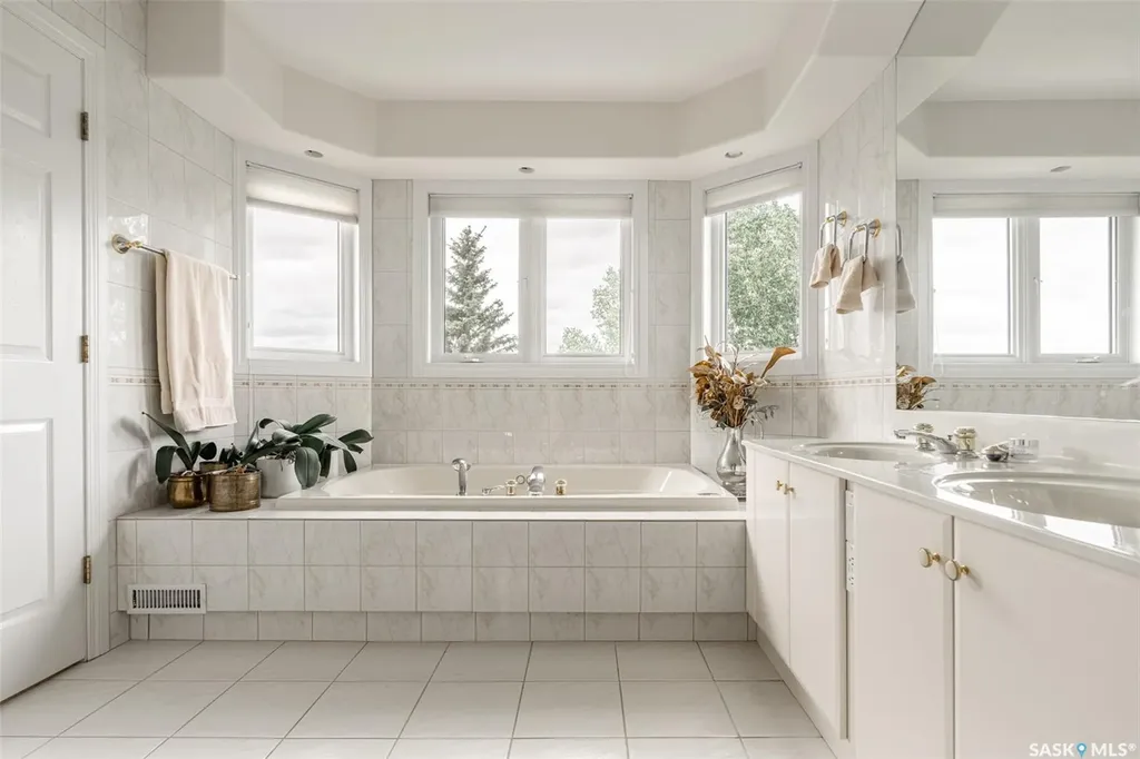 811 Braeside View Saskatoon SK S7V 1A7