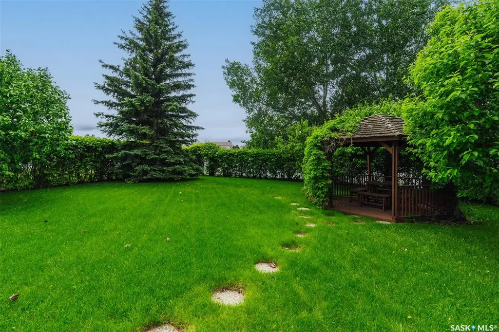 811 Braeside View Saskatoon SK S7V 1A7