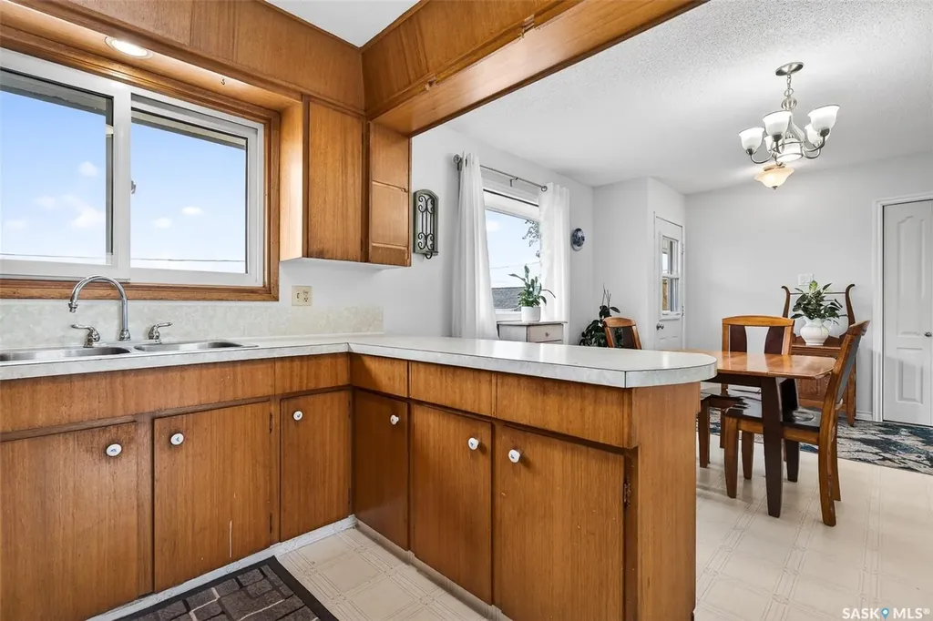 1319 Stadacona Street W Moose Jaw SK S6H 6M9