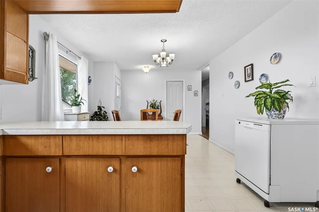 1319 Stadacona Street W Moose Jaw SK S6H 6M9