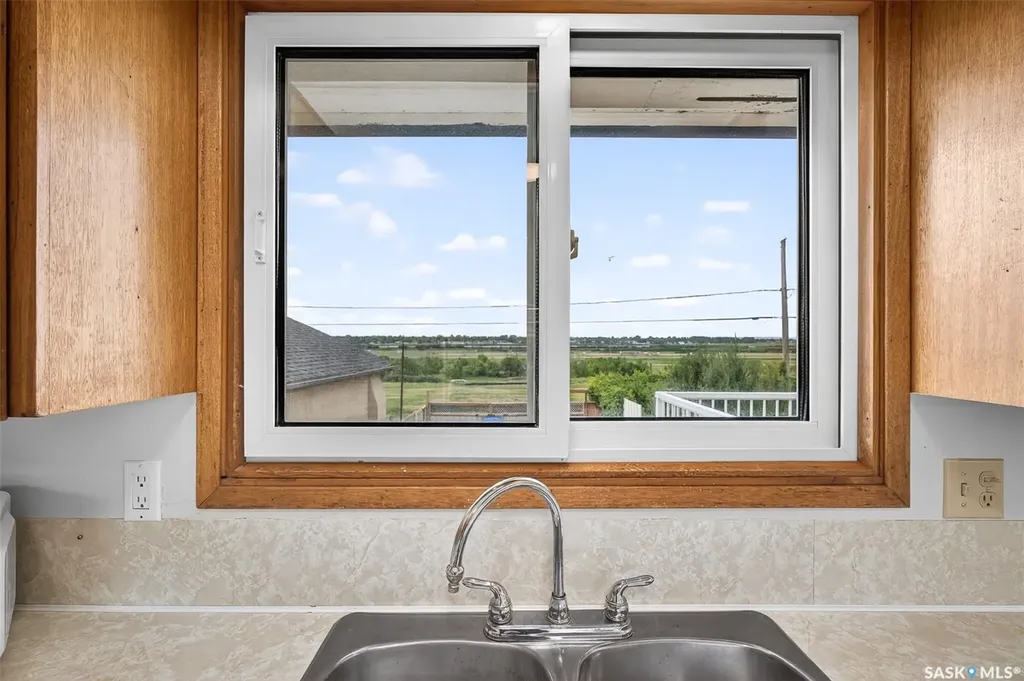 1319 Stadacona Street W Moose Jaw SK S6H 6M9