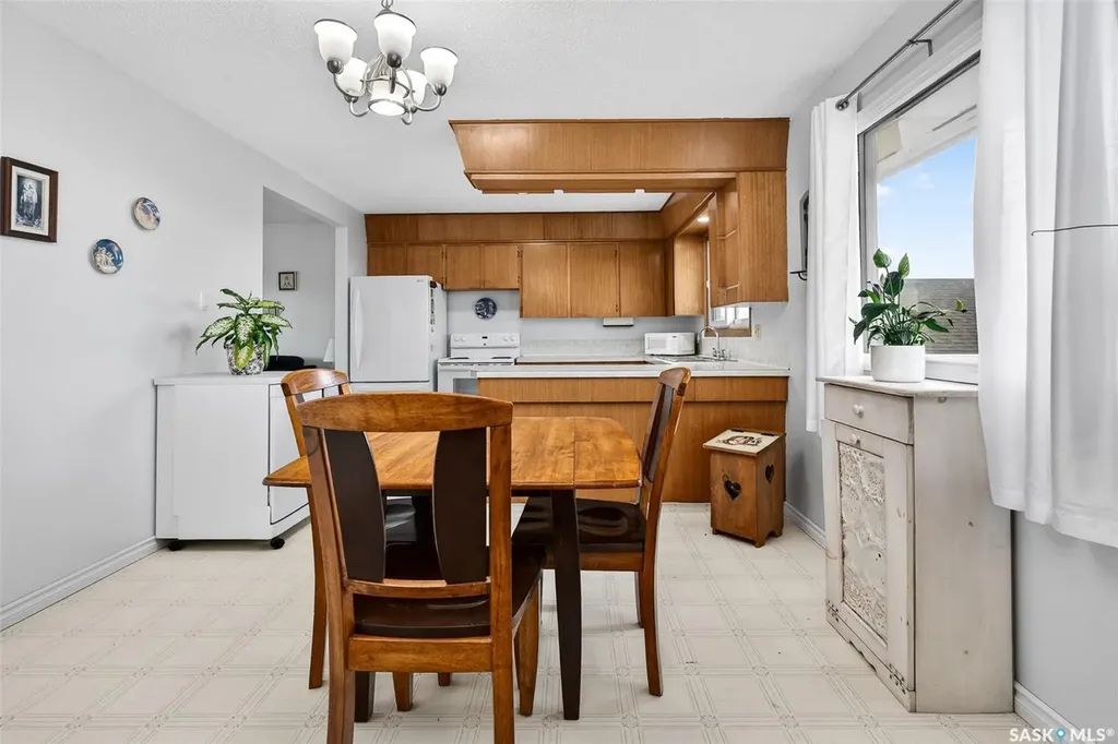 1319 Stadacona Street W Moose Jaw SK S6H 6M9