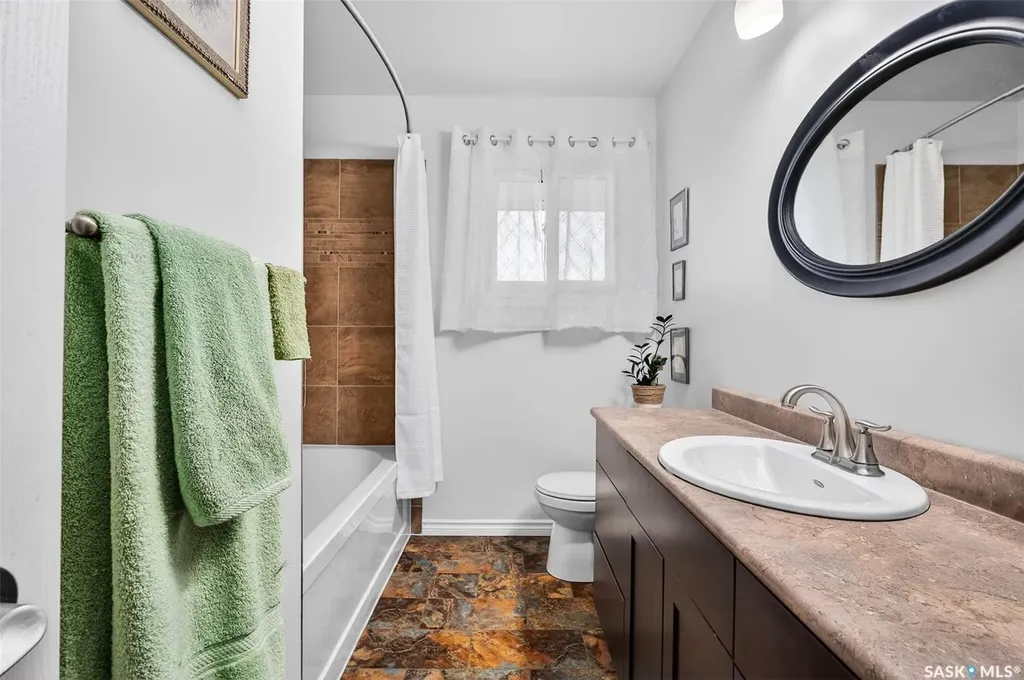 1319 Stadacona Street W Moose Jaw SK S6H 6M9