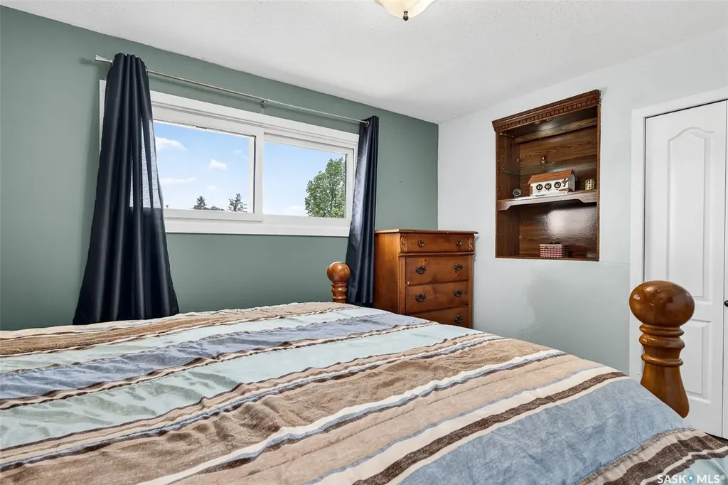 1319 Stadacona Street W Moose Jaw SK S6H 6M9