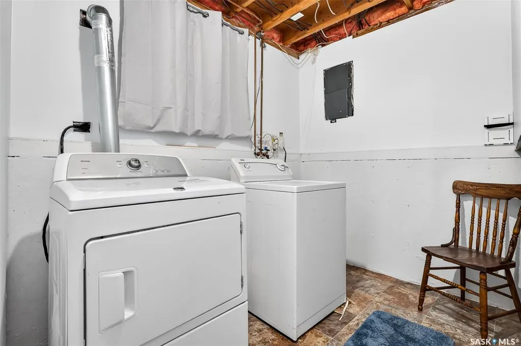 1319 Stadacona Street W Moose Jaw SK S6H 6M9