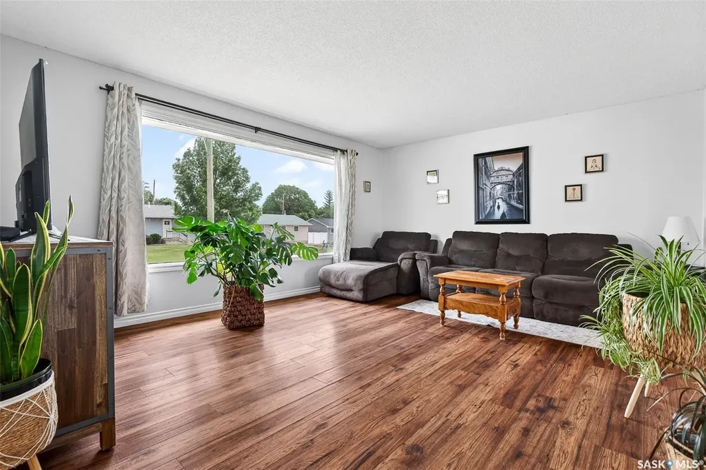 1319 Stadacona Street W Moose Jaw SK S6H 6M9