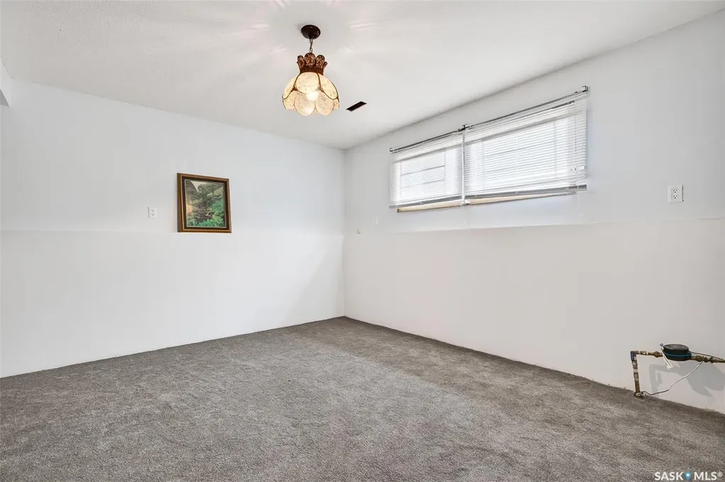 1319 Stadacona Street W Moose Jaw SK S6H 6M9