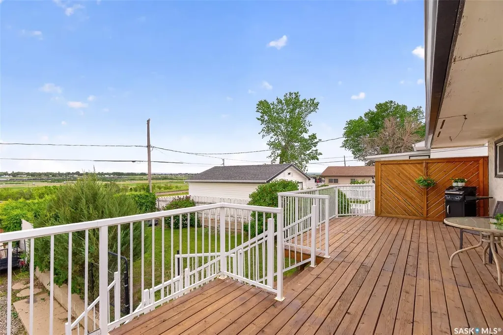1319 Stadacona Street W Moose Jaw SK S6H 6M9