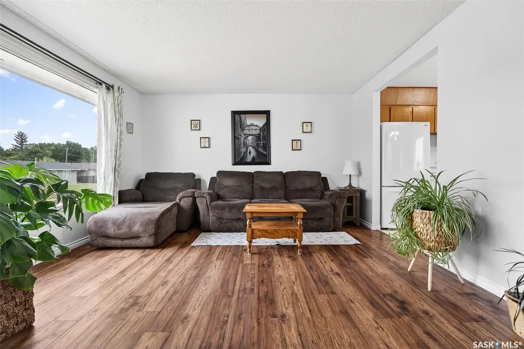 1319 Stadacona Street W Moose Jaw SK S6H 6M9