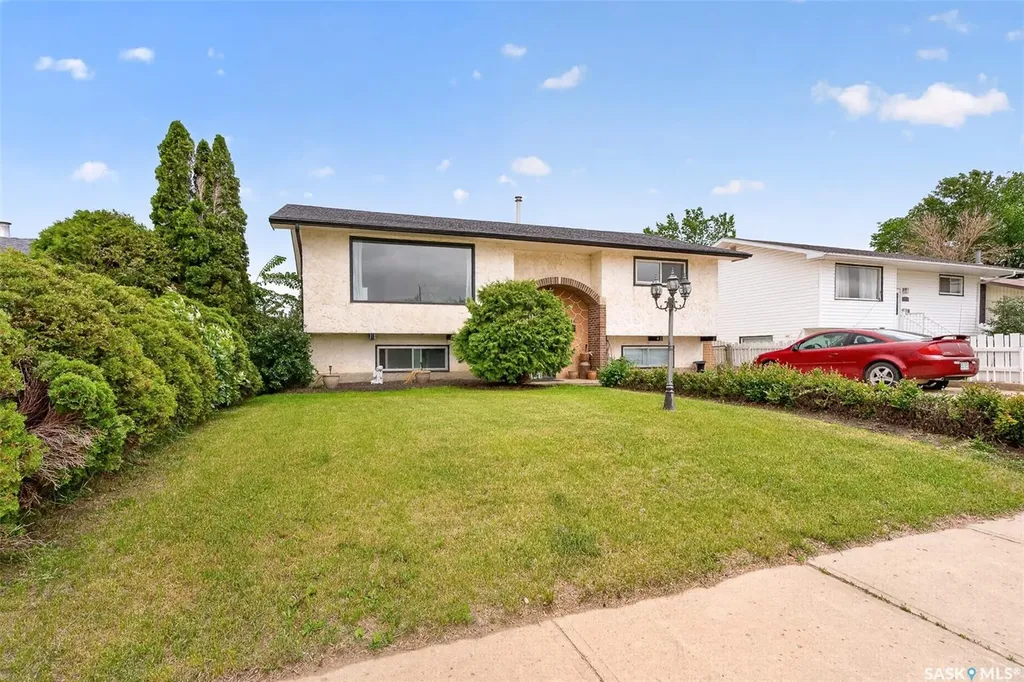 1319 Stadacona Street W Moose Jaw SK S6H 6M9
