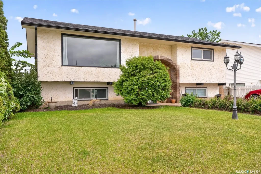 1319 Stadacona Street W Moose Jaw SK S6H 6M9