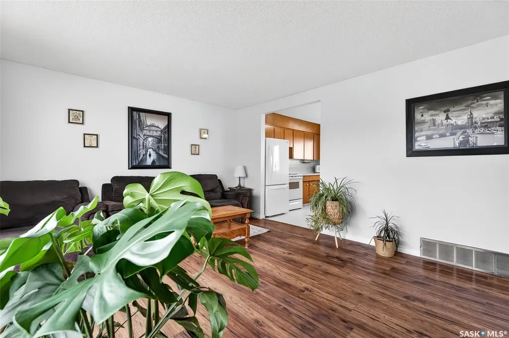 1319 Stadacona Street W Moose Jaw SK S6H 6M9