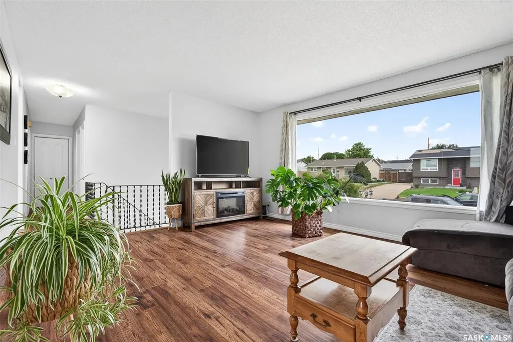 1319 Stadacona Street W Moose Jaw SK S6H 6M9