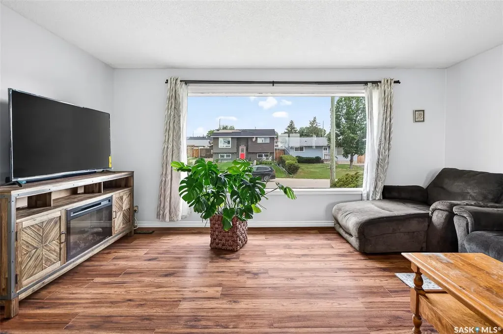 1319 Stadacona Street W Moose Jaw SK S6H 6M9