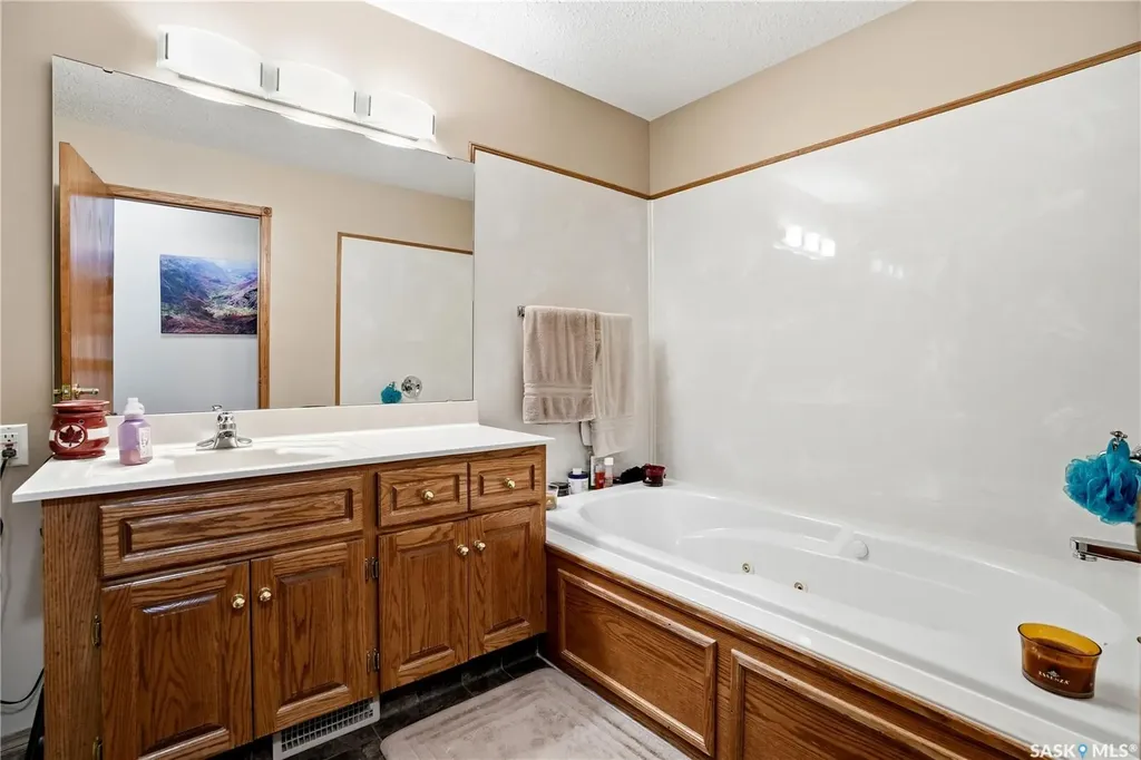 177 Ottawa Street Regina SK S4R 1N3