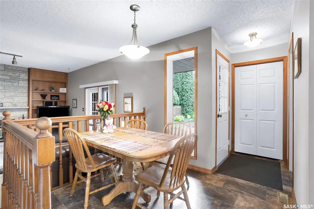 330 Whiteshore Way Saskatoon SK S7J 4C2