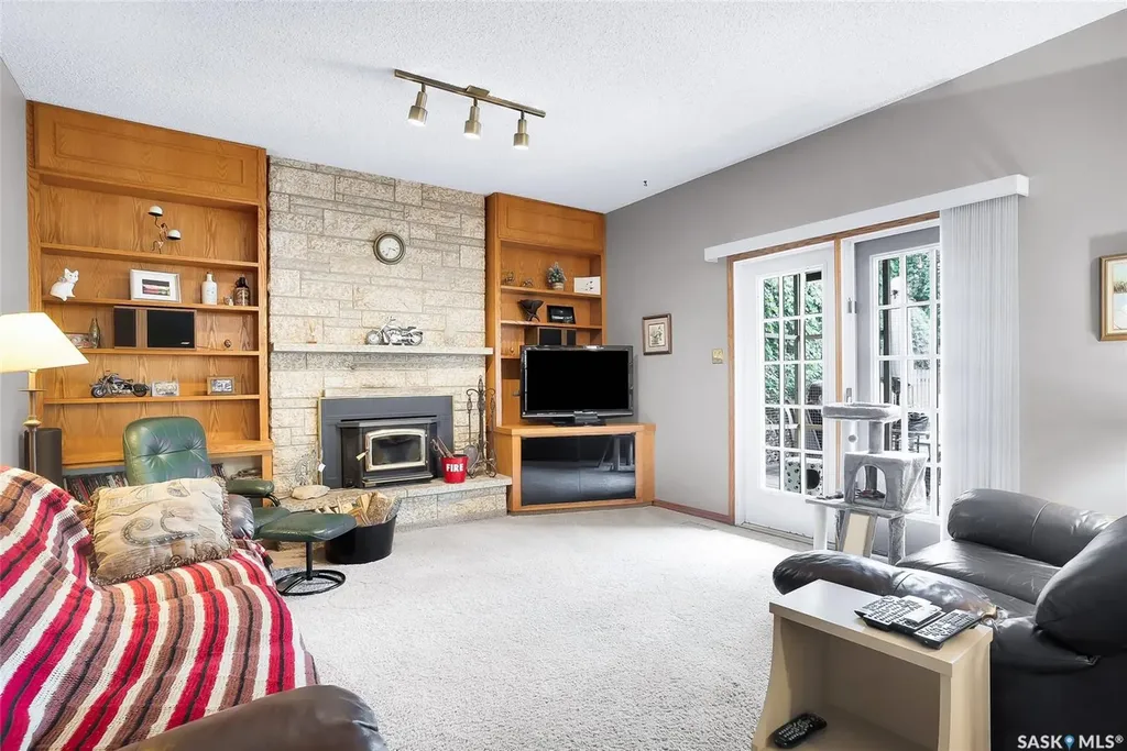 330 Whiteshore Way Saskatoon SK S7J 4C2