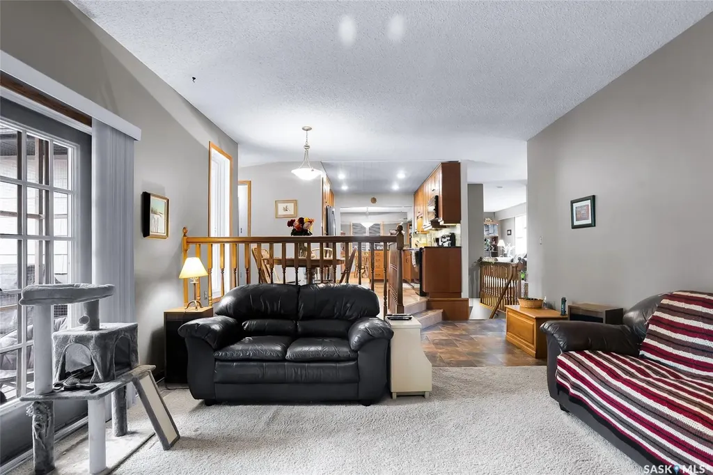 330 Whiteshore Way Saskatoon SK S7J 4C2