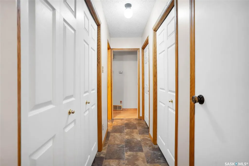 330 Whiteshore Way Saskatoon SK S7J 4C2