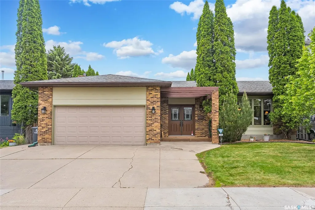 330 Whiteshore Way Saskatoon SK S7J 4C2