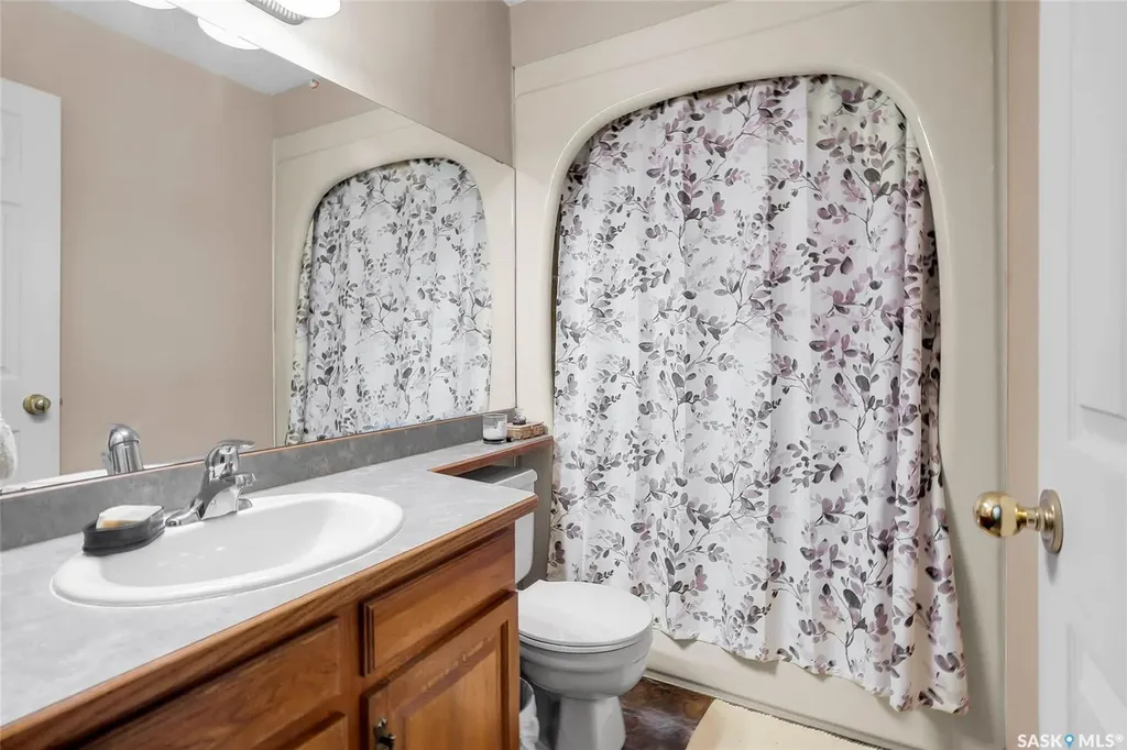 330 Whiteshore Way Saskatoon SK S7J 4C2